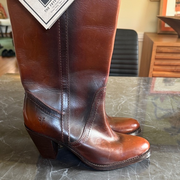FRYE Women's Tall Leather Heeled Boots in Cognac Brown NWT - Picture 3 of 5